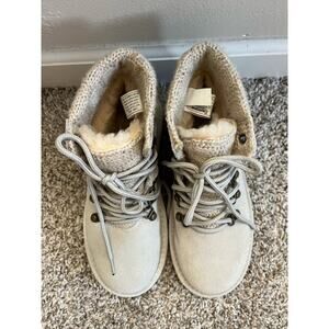 Bear paw women’s size 6 suede lace up boots